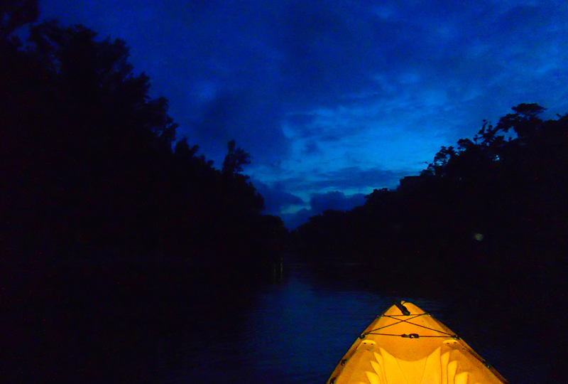 夜間獨木舟行程